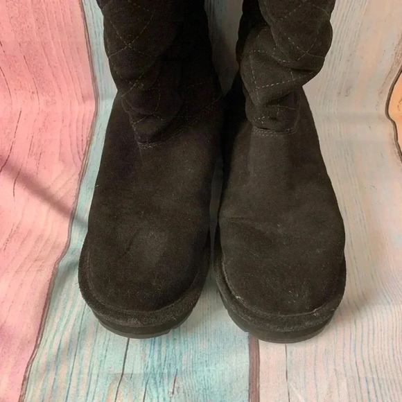 Women’s Michael kors fuzzy boots - Picture 4 of 10